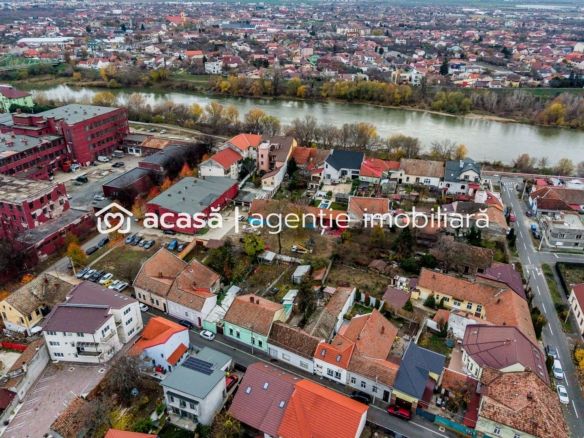 Casă în zonă liniștită, lângă Malul Mureșului cu 750 mp de teren