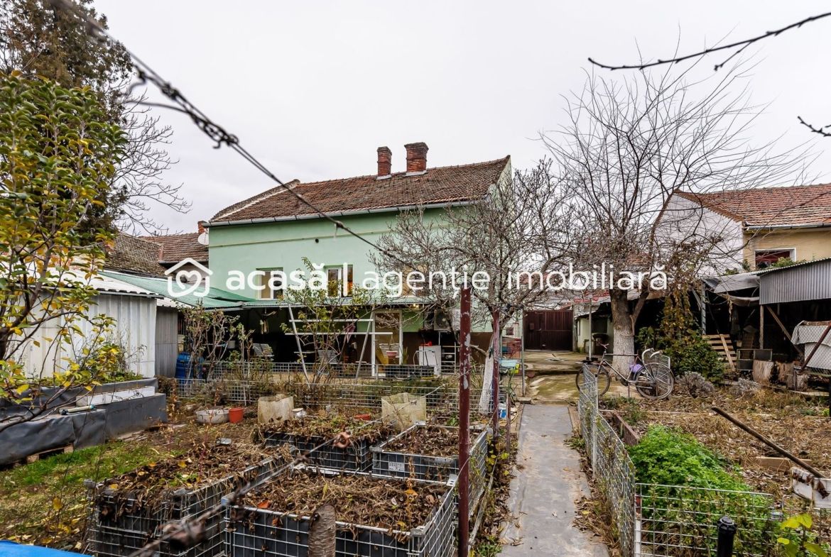 Casă în zonă liniștită, lângă Malul Mureșului cu 750 mp de teren