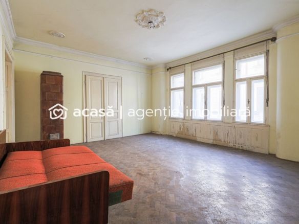 Proiect de clinică sau birouri în centru – casă cu demisol, de renovat