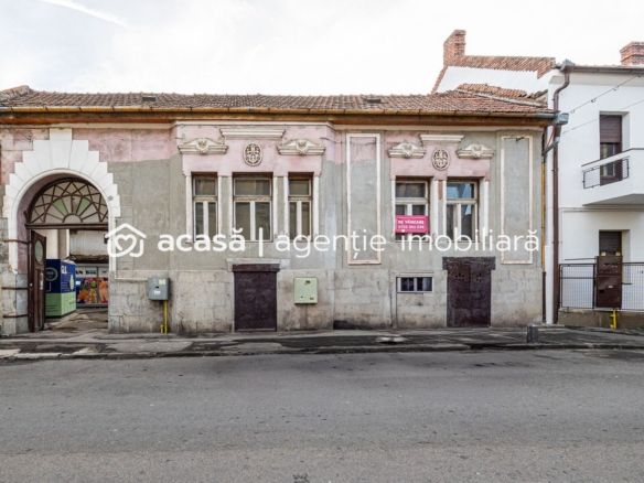 Proiect de clinică sau birouri în centru – casă cu demisol, de renovat