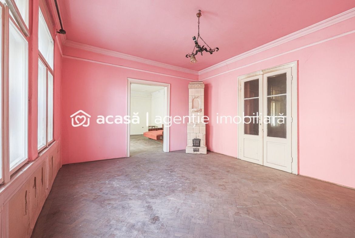 Proiect de clinică sau birouri în centru – casă cu demisol, de renovat