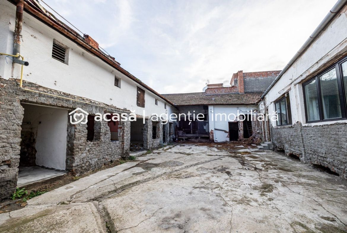 Proiect de clinică sau birouri în centru – casă cu demisol, de renovat