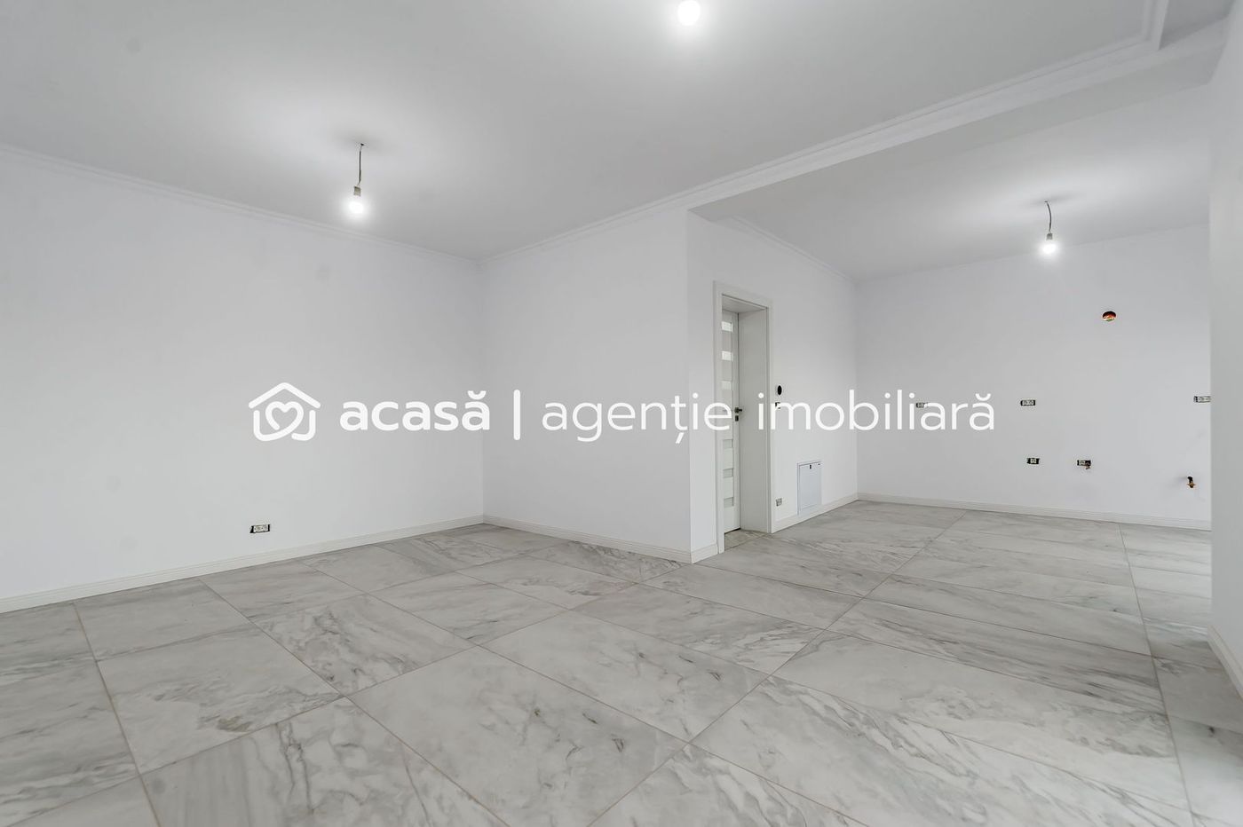 Vilă nouă cu terasă panoramică – design premium, 4 dormitoare, în Gai