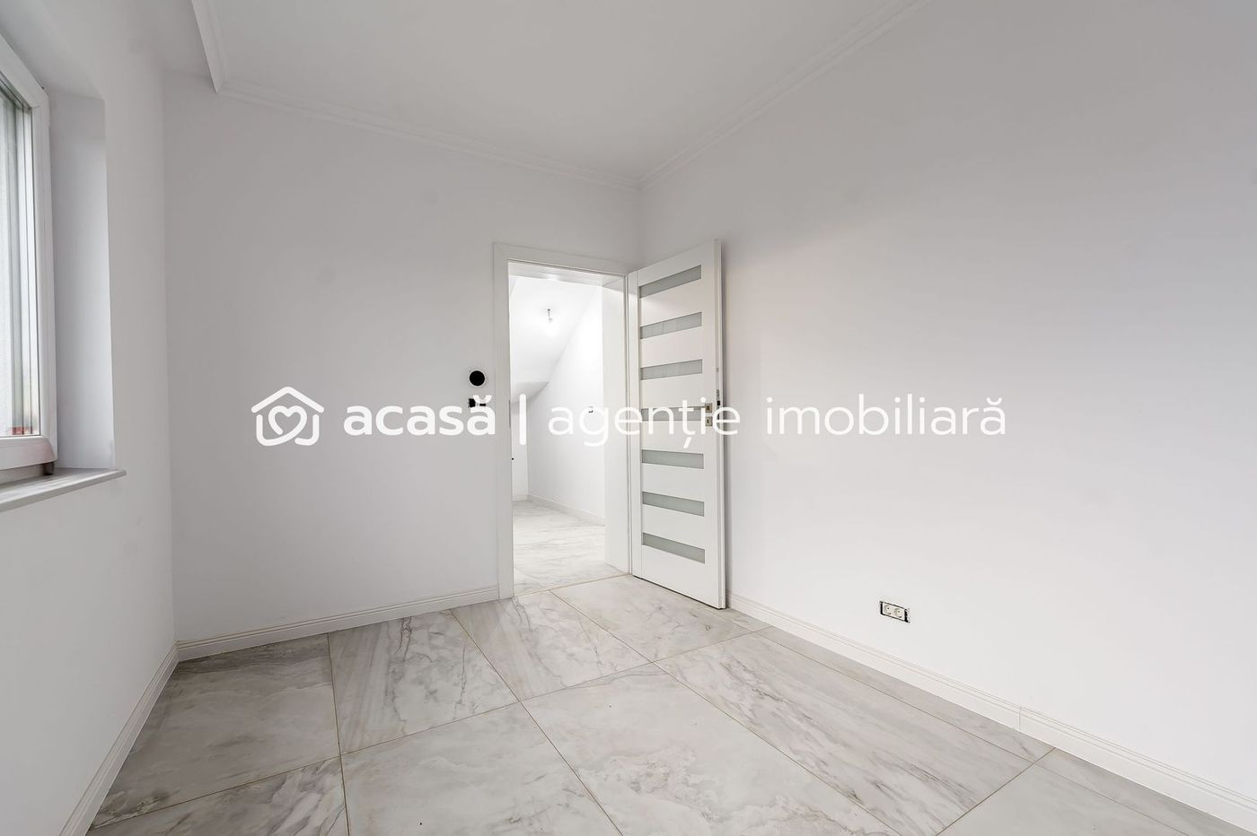 Vilă nouă cu terasă panoramică – design premium, 4 dormitoare, în Gai
