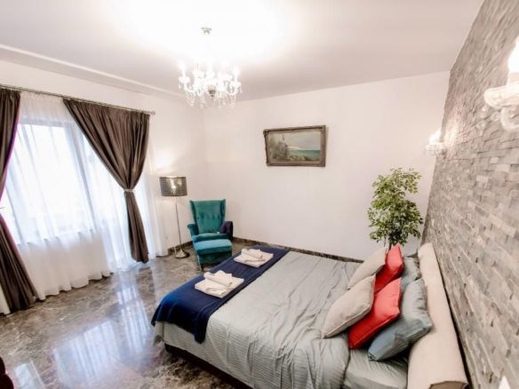 Universitate apartament 5 camere 220 mp de inchiriat