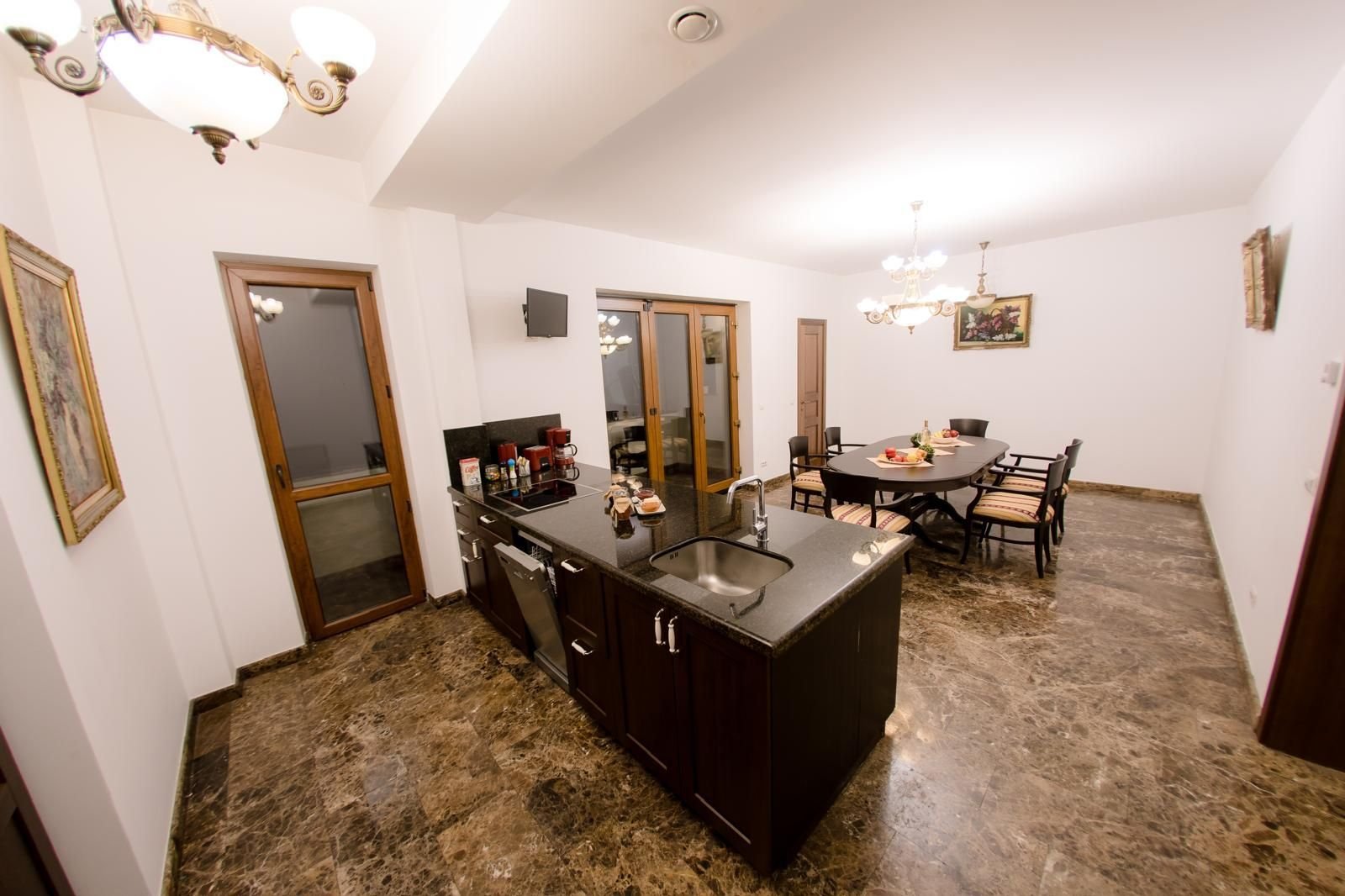 Universitate apartament 5 camere 220 mp de inchiriat