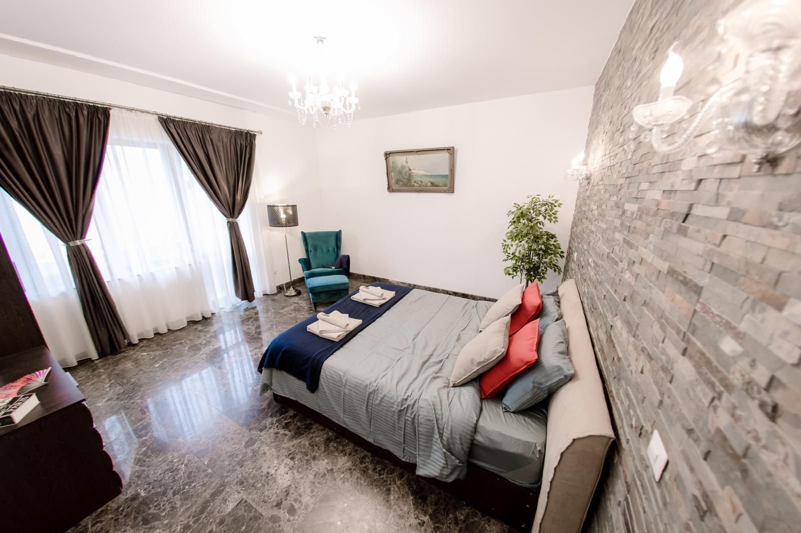 Universitate apartament 5 camere 220 mp de inchiriat