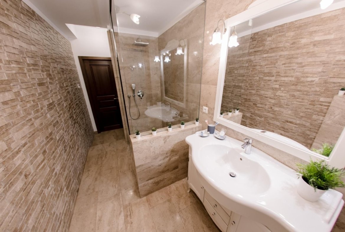 Universitate apartament 5 camere 220 mp de inchiriat