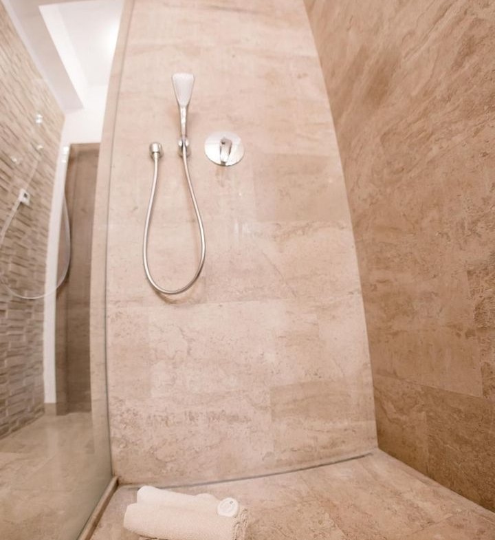 Universitate apartament 5 camere 220 mp de inchiriat
