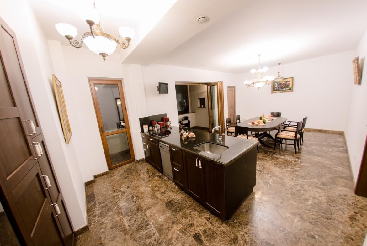 Universitate apartament 5 camere 220 mp de inchiriat
