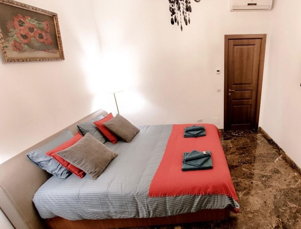 Universitate apartament 5 camere 220 mp de inchiriat