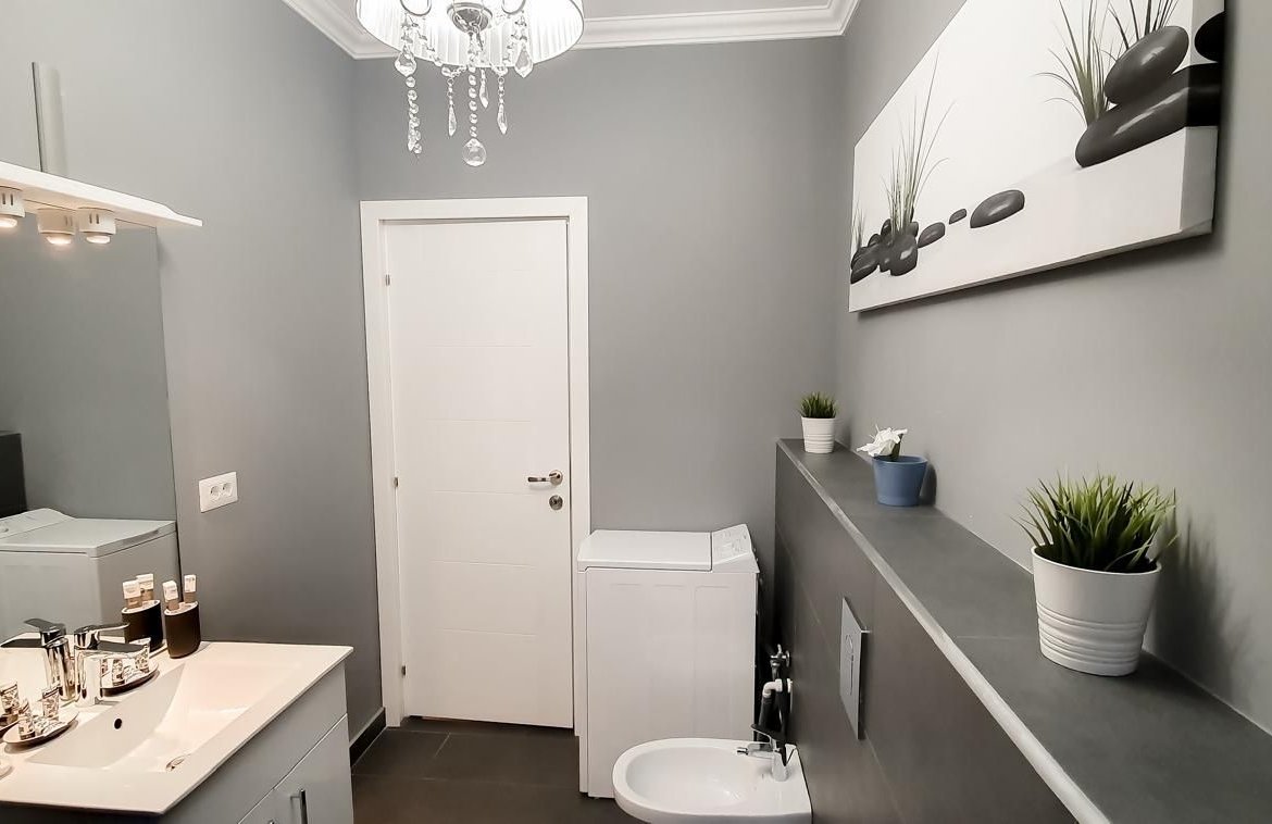 Universitate apartament 5 camere 220 mp de inchiriat