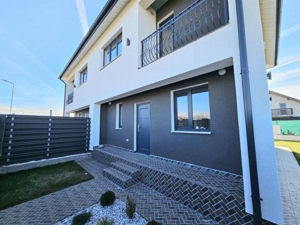 Vila tip duplex de vânzare – Glina, Ilfov  4 camere particular