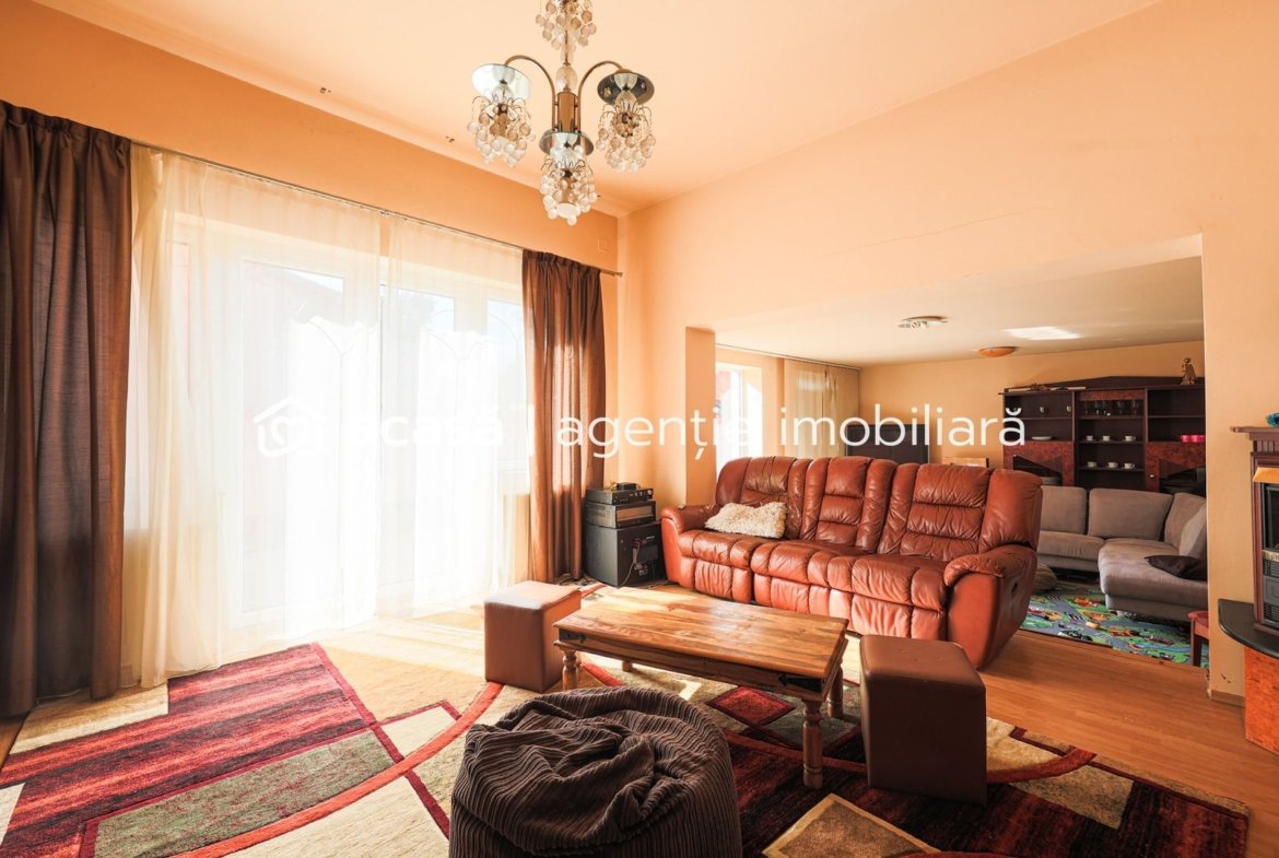 Vilă cu 6 camere în zona rezidențială – Poltura