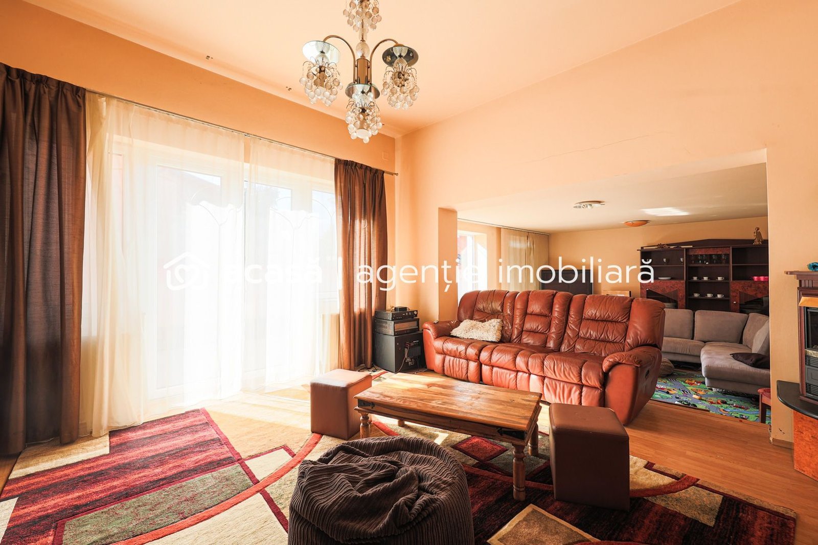 Vilă cu 6 camere în zona rezidențială – Poltura