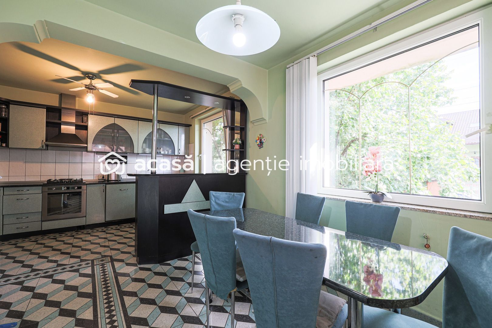 Vilă cu 6 camere în zona rezidențială – Poltura
