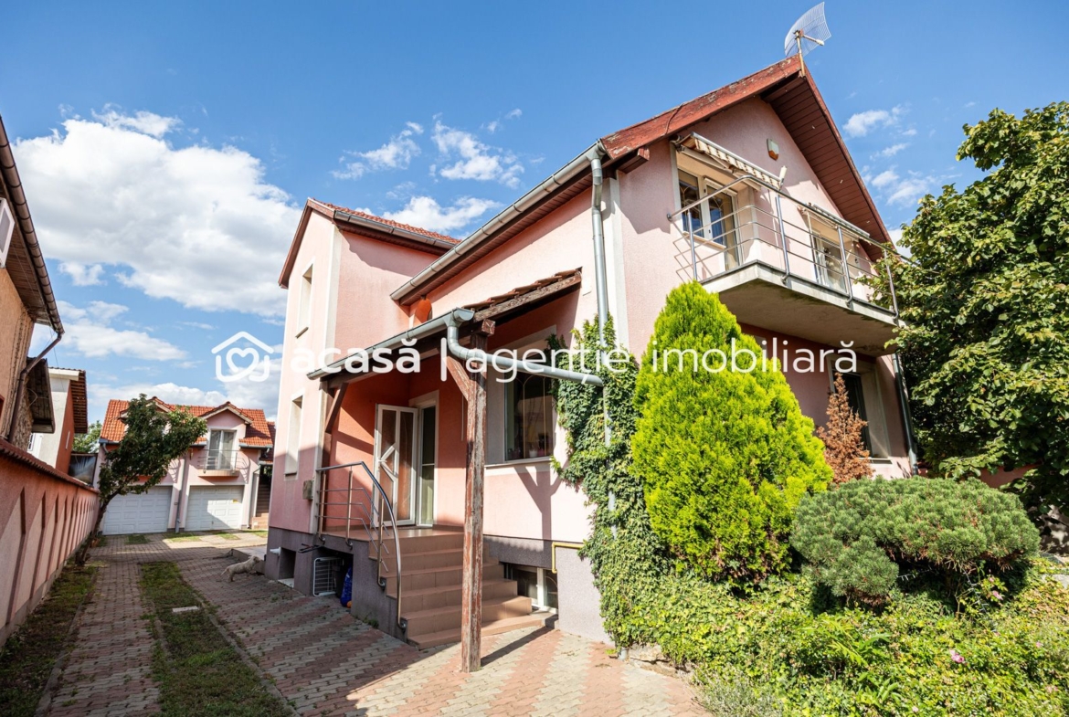 Vilă cu 6 camere în zona rezidențială – Poltura