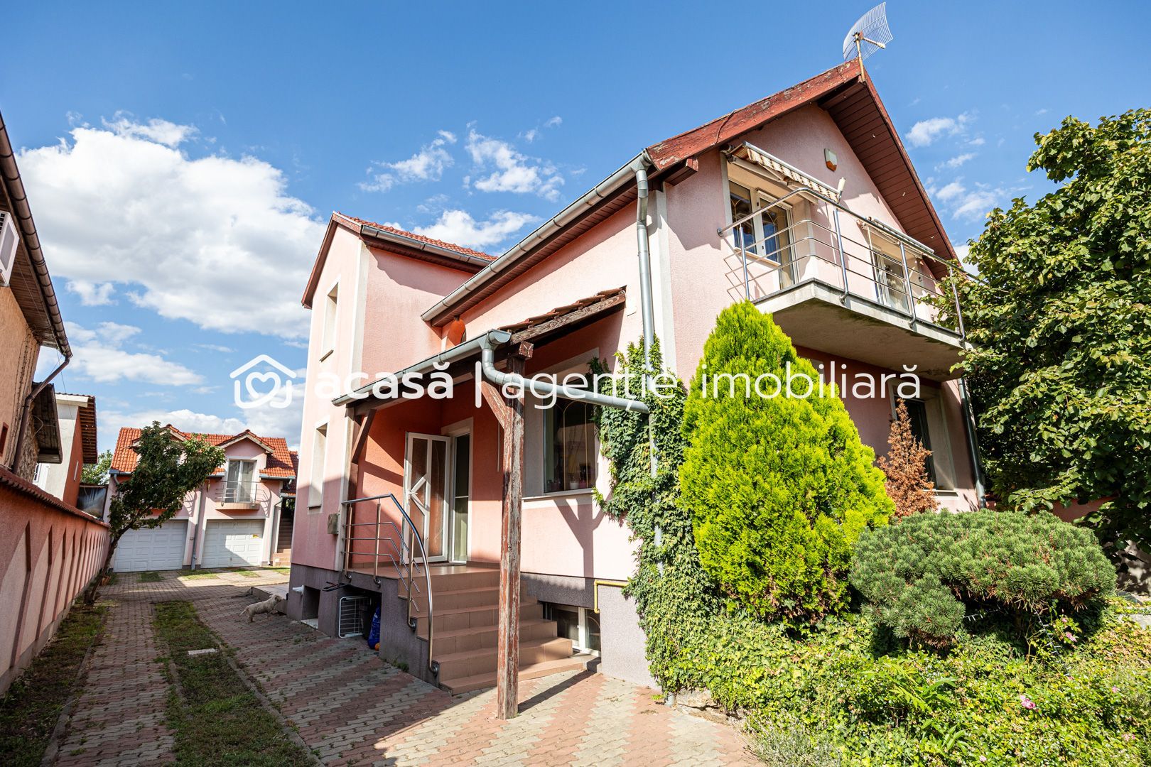 Vilă cu 6 camere în zona rezidențială – Poltura