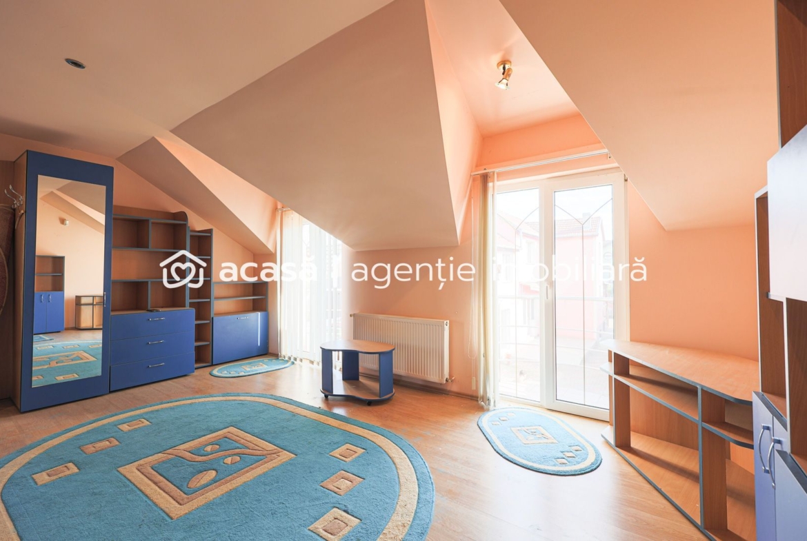 Vilă cu 6 camere în zona rezidențială – Poltura