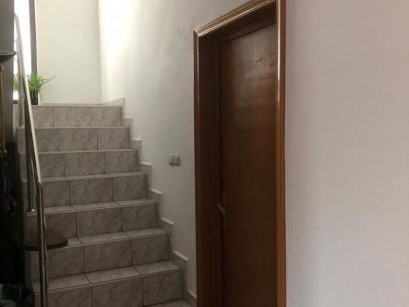 Afumati vila 8 camere , teren 1300 mp , piscina