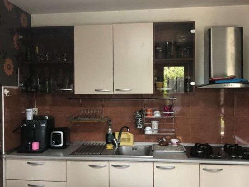 Afumati vila 8 camere , teren 1300 mp , piscina