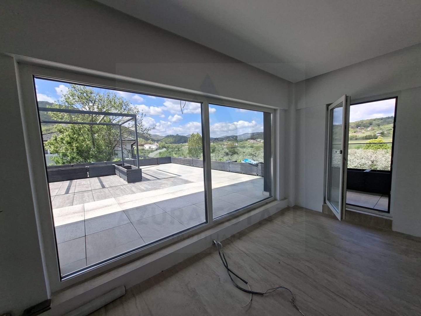 Casă moderna 229 mp utili garaj  piscina terasa balcon Cisnadioara