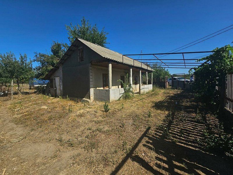 Teren 1800 mp + casa batraneasca – Fartanesti, jud. Galati
