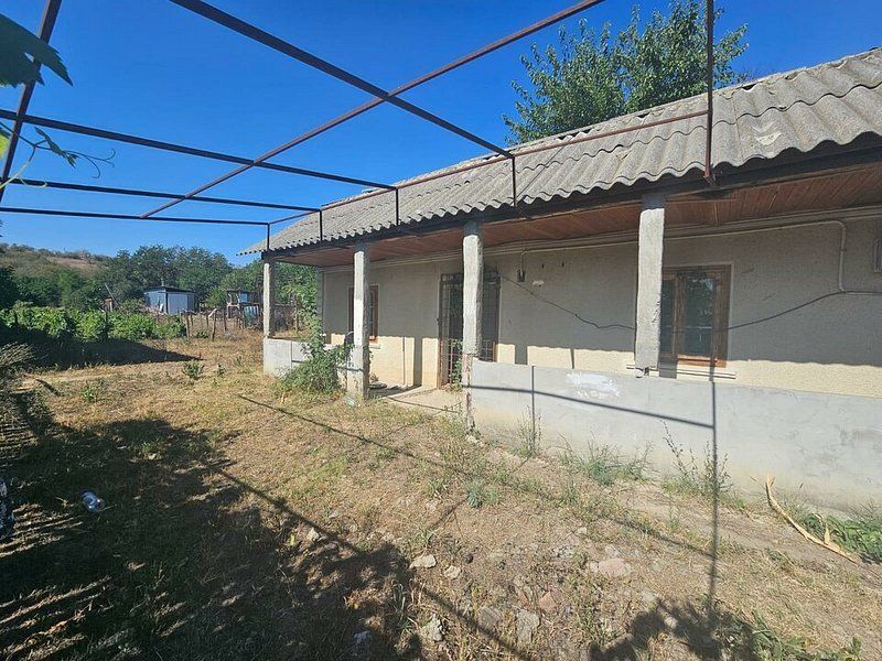 Teren 1800 mp + casa batraneasca – Fartanesti, jud. Galati