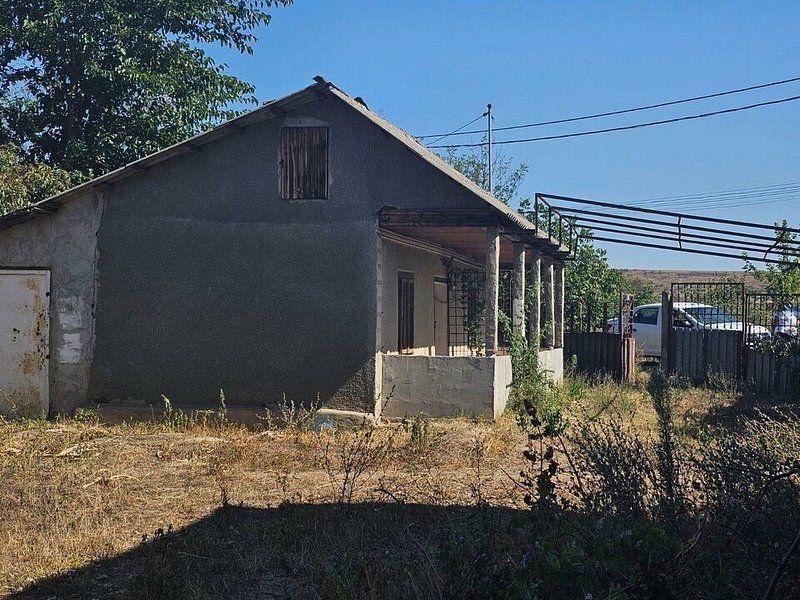 Teren 1800 mp + casa batraneasca – Fartanesti, jud. Galati