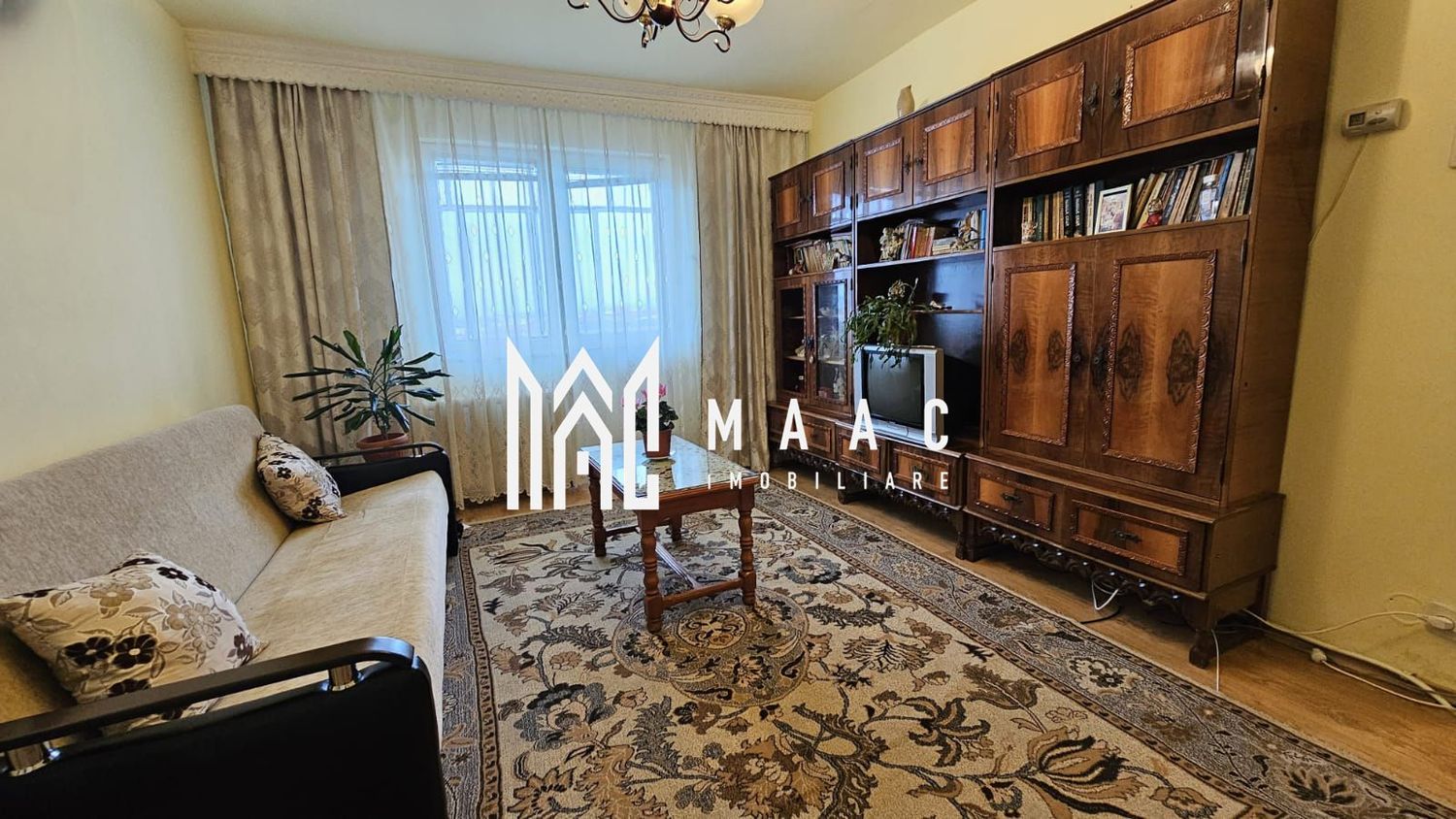 Apartament cu 2 camere | Balcon  |  Pivnita | zona Vasile Aaron