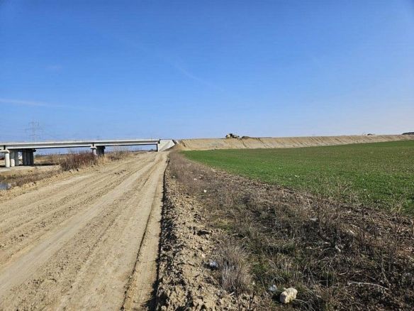 Teren intravilan 5000 mp de vânzare   Cheiul Dâmboviței apropiere A2