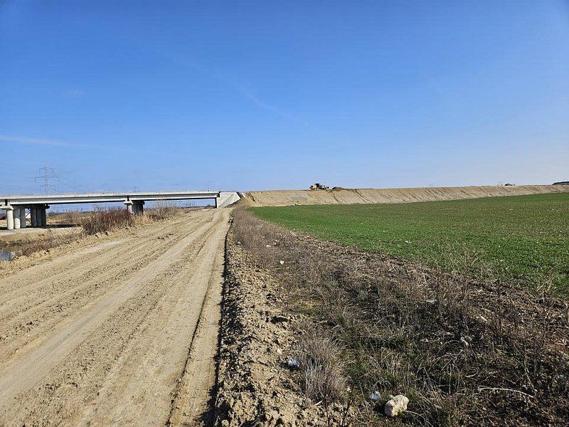 Teren intravilan 5000 mp de vânzare   Cheiul Dâmboviței apropiere A2