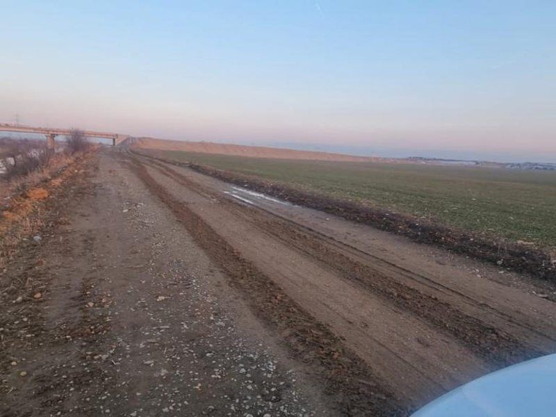Teren intravilan 5000 mp de vânzare   Cheiul Dâmboviței apropiere A2
