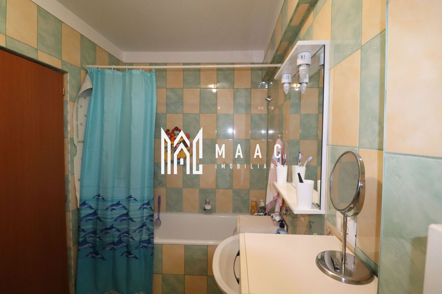 Apartament 3 camere  | Etaj 1 | Parcare privata  | Strand II