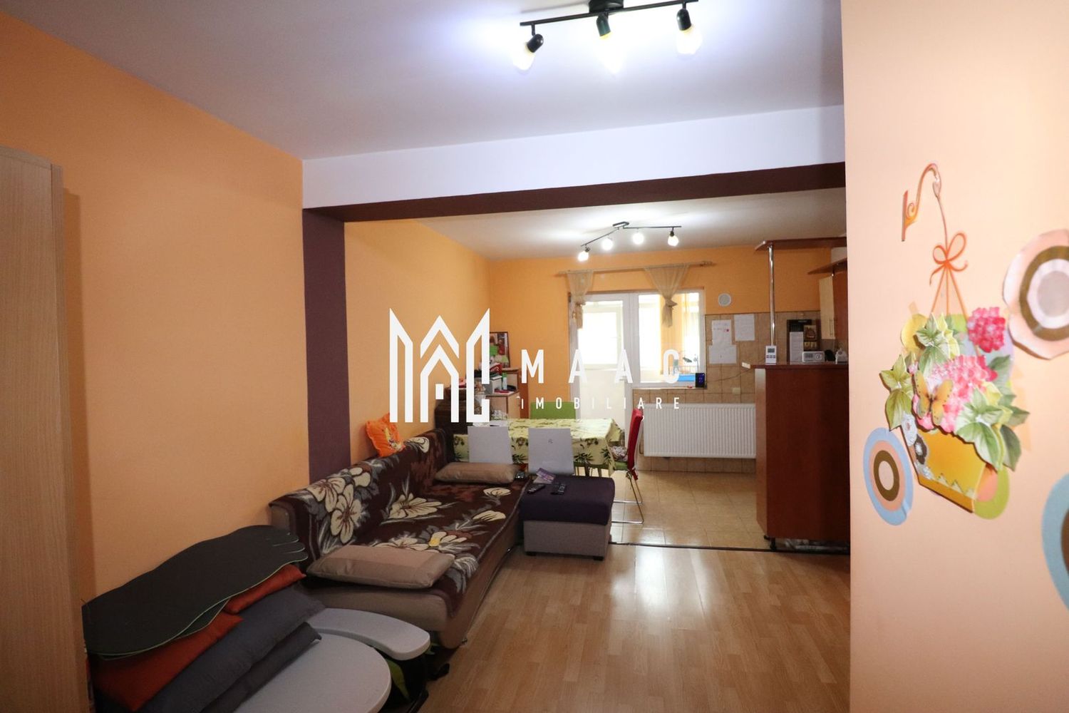 Apartament 3 camere  | Etaj 1 | Parcare privata  | Strand II