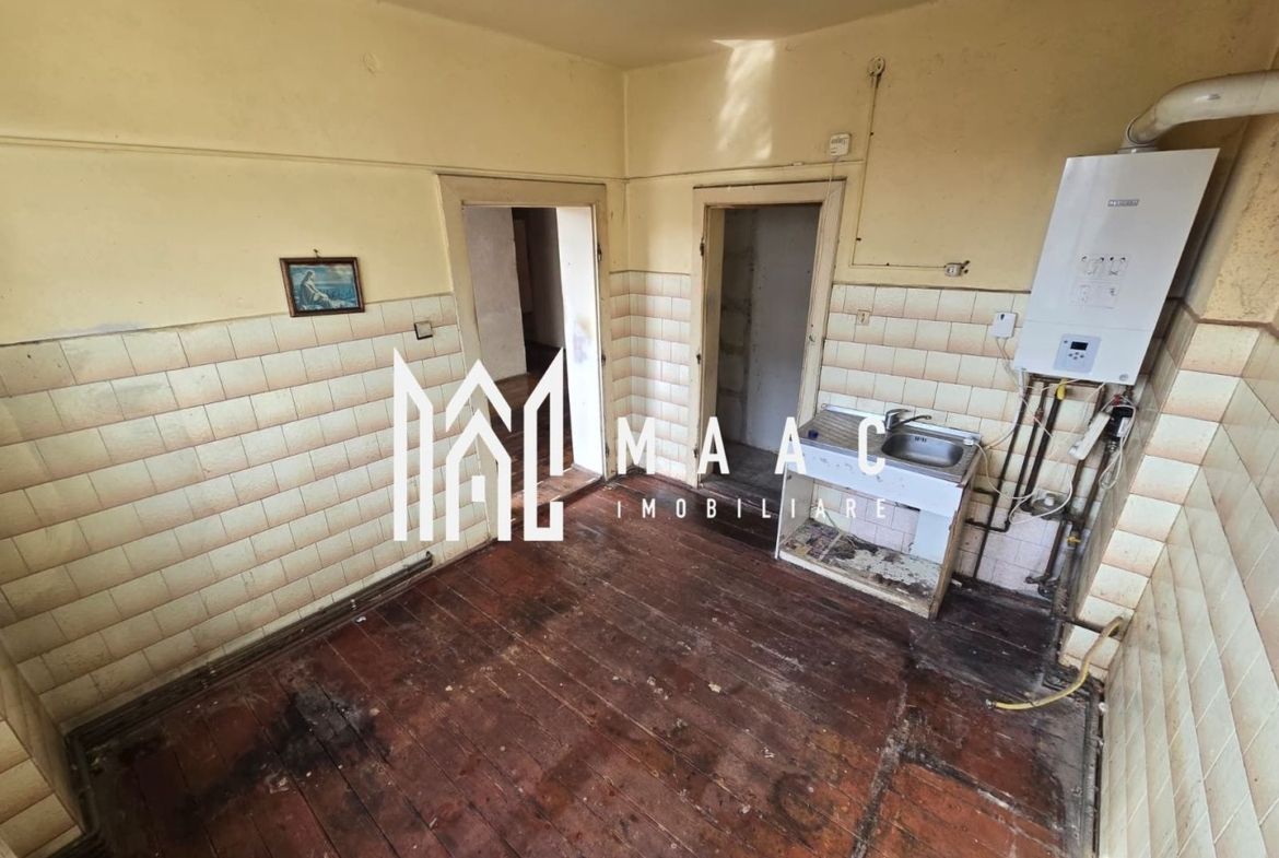 Apartament la casa 4 camere 300 teren zona Centrala