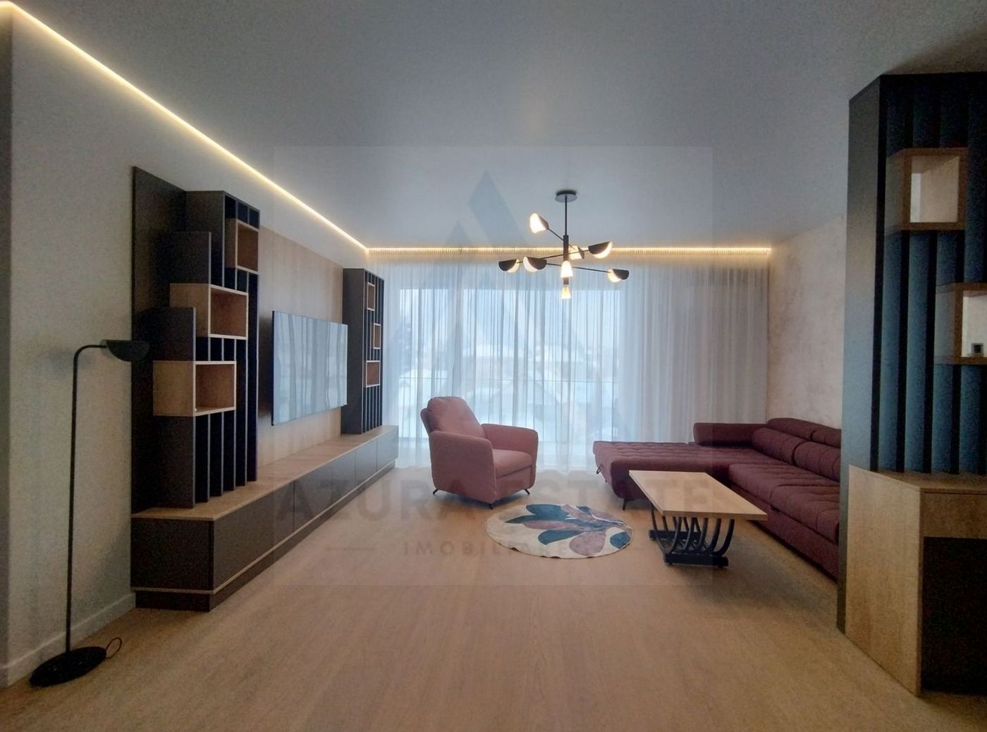Apartament lux 85 mp utili 3 camere 2 bai si parcare subterana Central
