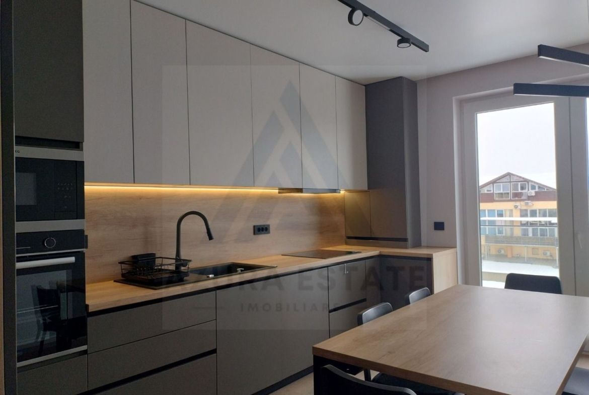Apartament lux 85 mp utili 3 camere 2 bai si parcare subterana Central