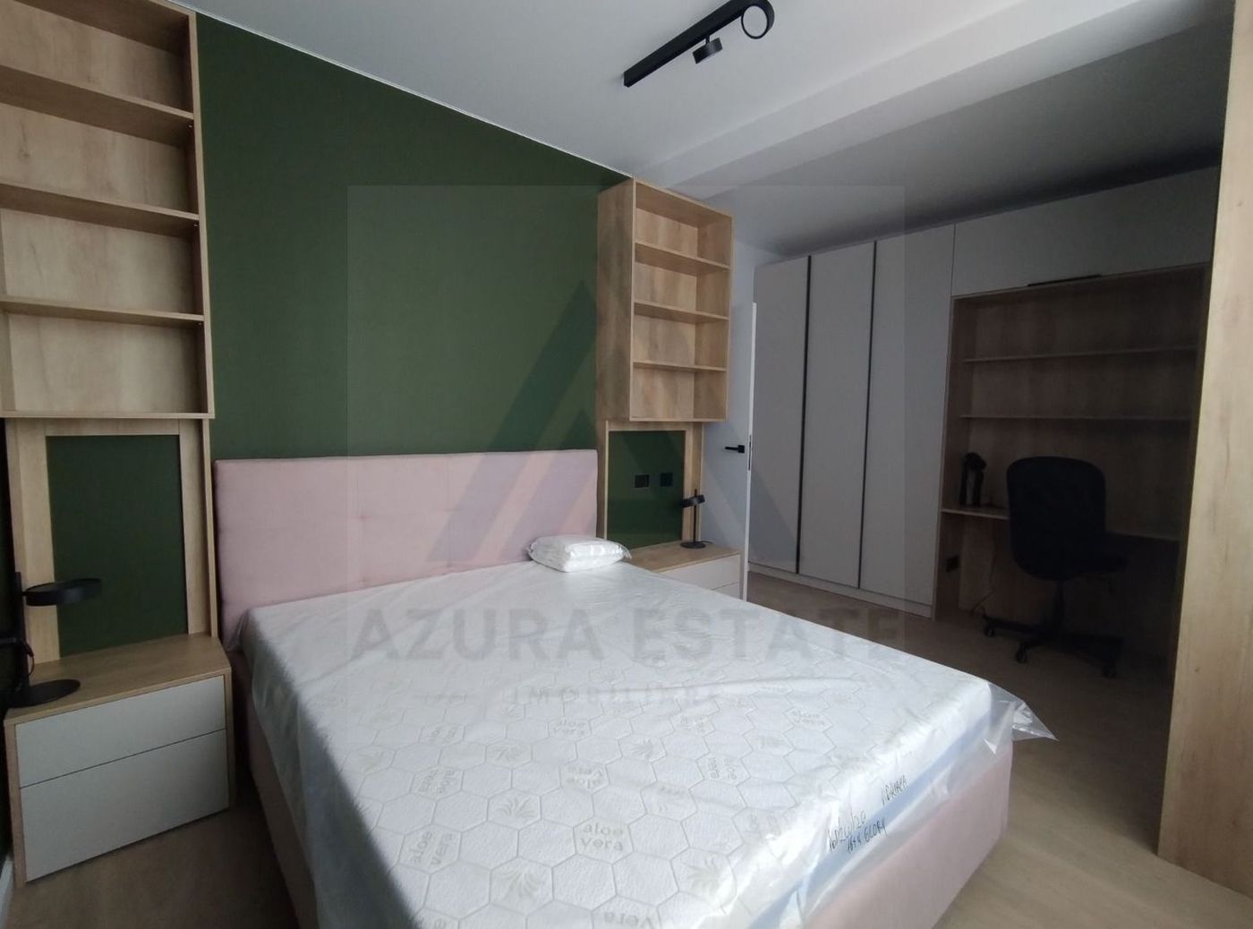 Apartament lux 85 mp utili 3 camere 2 bai si parcare subterana Central