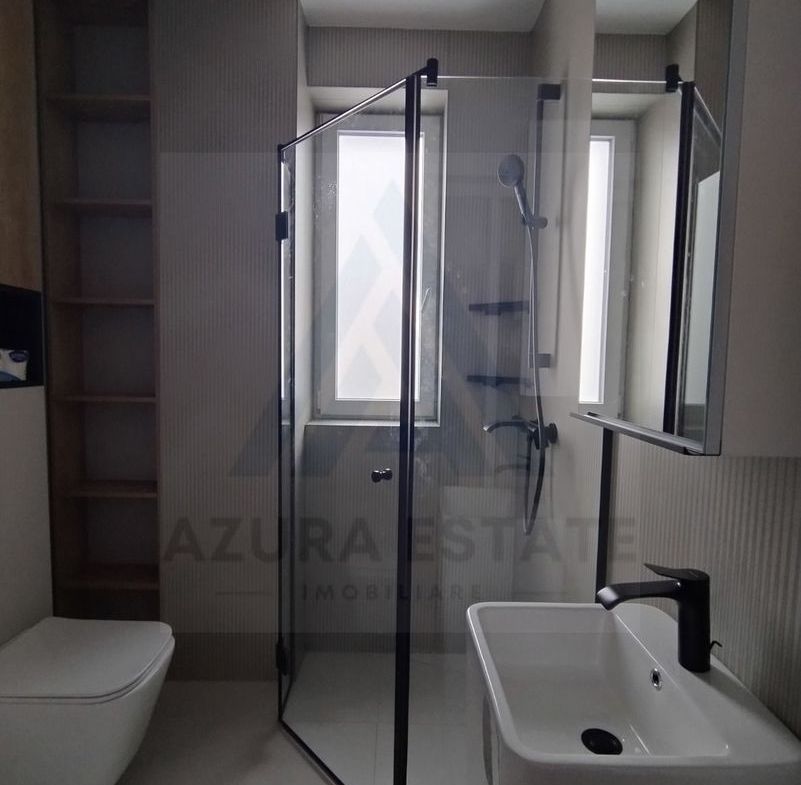 Apartament lux 85 mp utili 3 camere 2 bai si parcare subterana Central