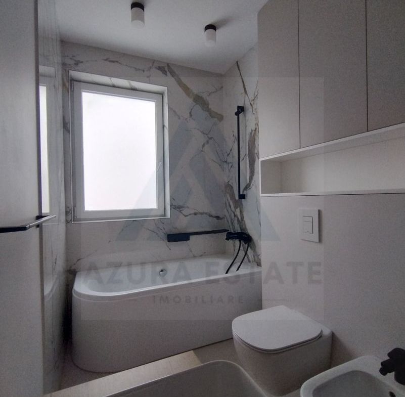 Apartament lux 85 mp utili 3 camere 2 bai si parcare subterana Central