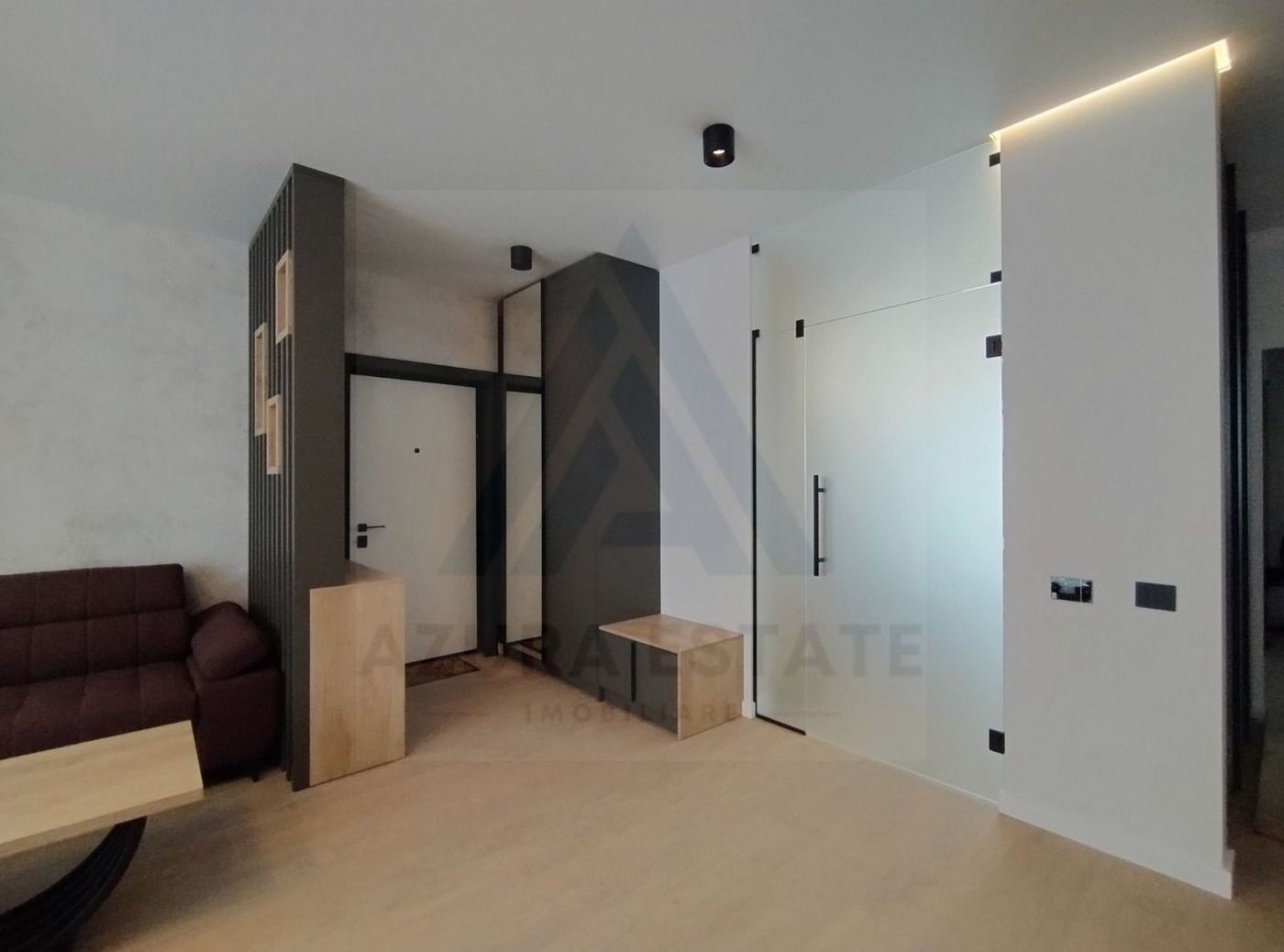Apartament lux 85 mp utili 3 camere 2 bai si parcare subterana Central