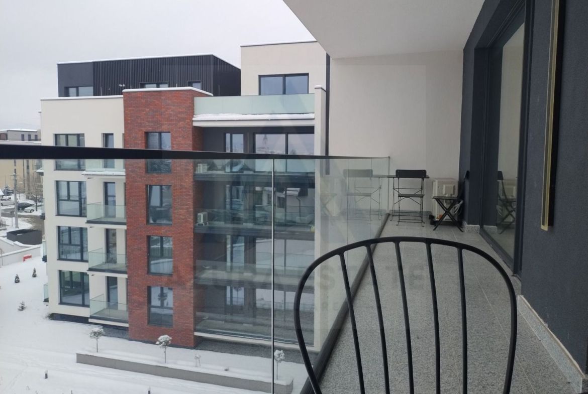 Apartament lux 85 mp utili 3 camere 2 bai si parcare subterana Central