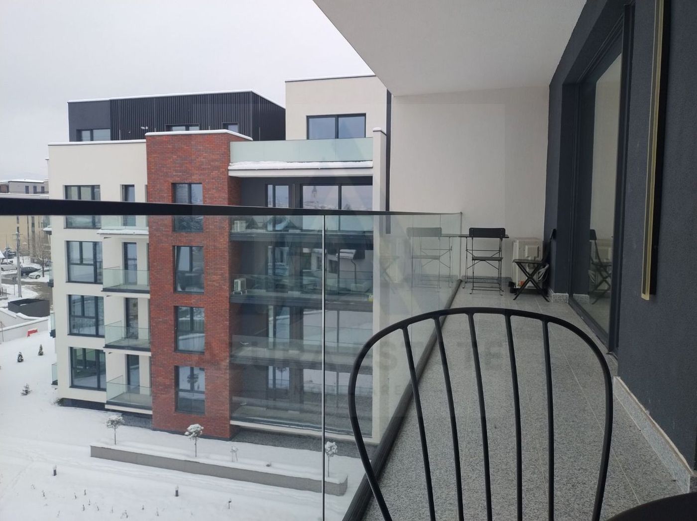 Apartament lux 85 mp utili 3 camere 2 bai si parcare subterana Central