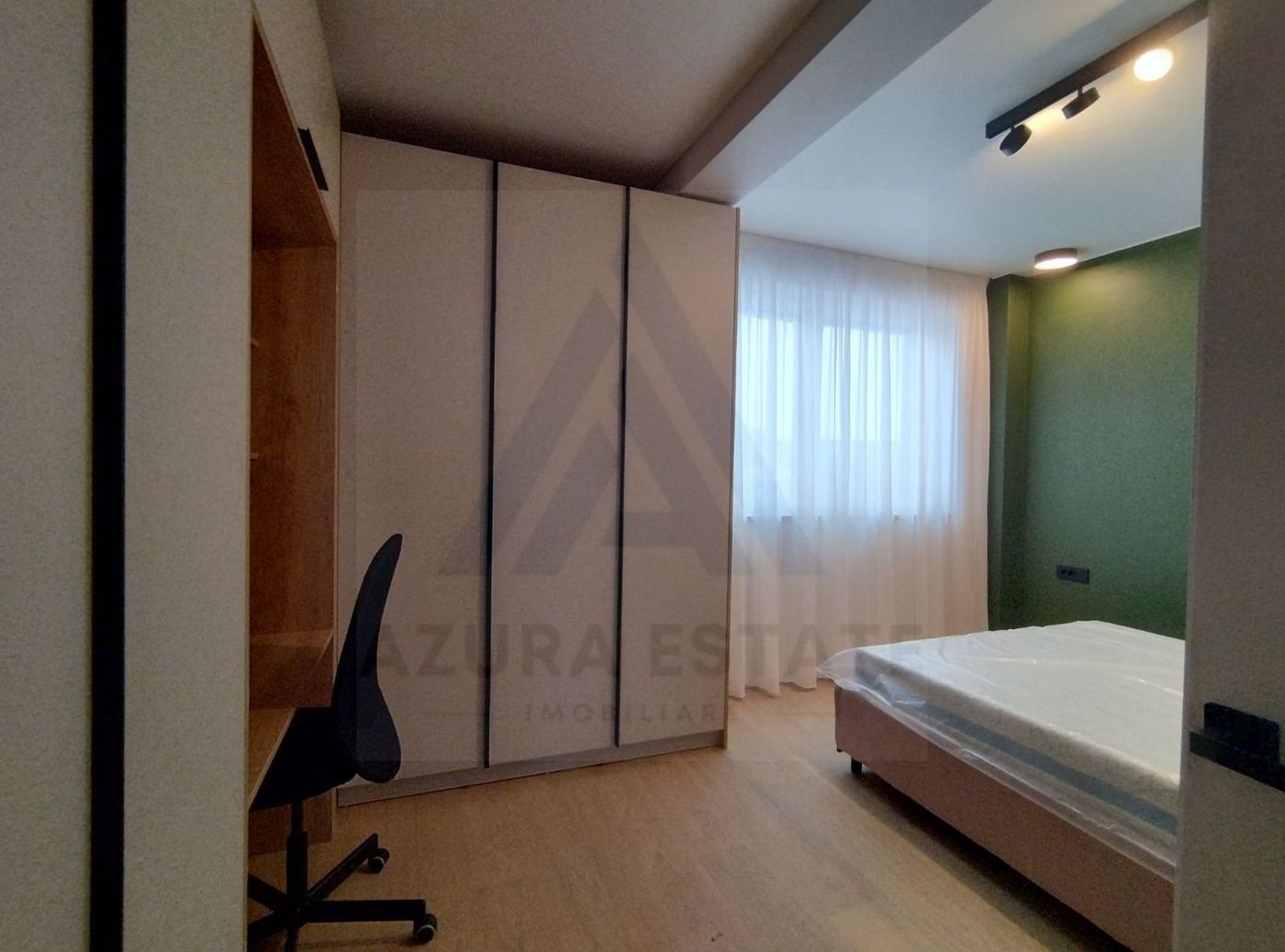 Apartament lux 85 mp utili 3 camere 2 bai si parcare subterana Central