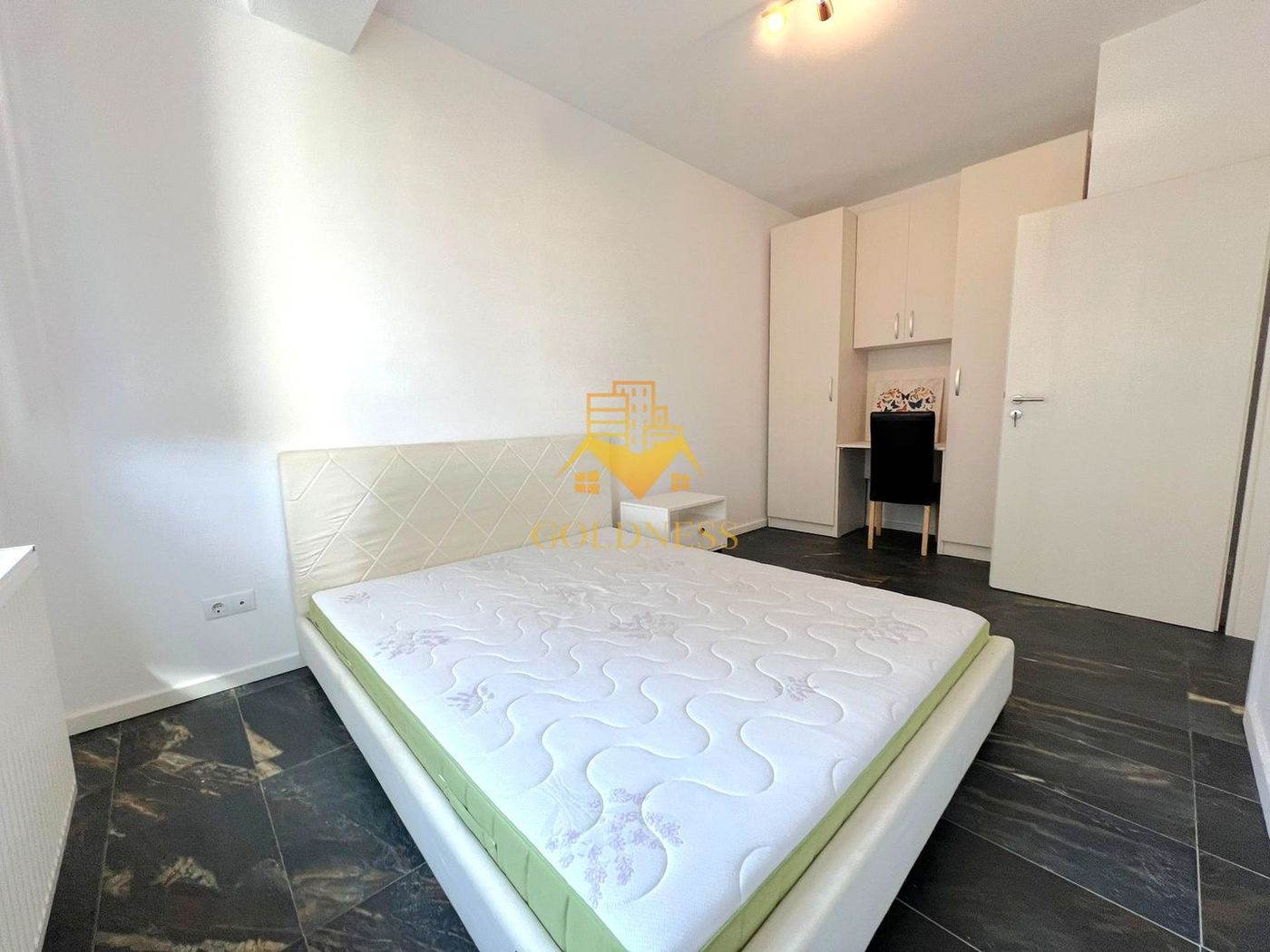 anBn-7679 3 camere, 2 Parcari, boxa, Buna Ziua, Grand Hotel Italia, Trifoiului