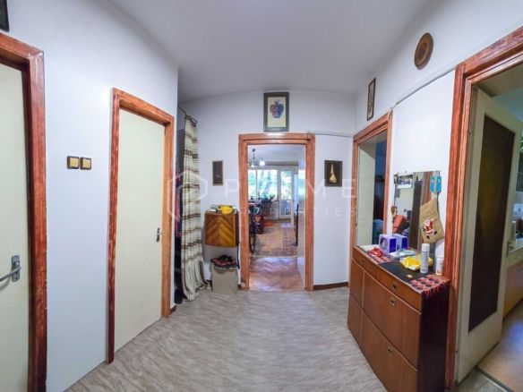 Apartament spațios cu 3 camere, decomandat – Zona 7 Noiembrie / UMFST