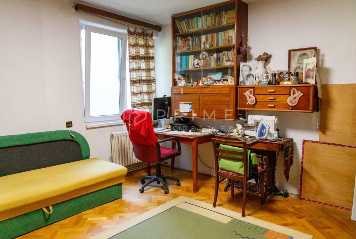 Apartament spațios cu 3 camere, decomandat – Zona 7 Noiembrie / UMFST