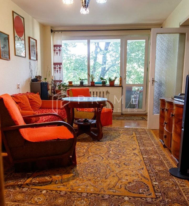 Apartament spațios cu 3 camere, decomandat – Zona 7 Noiembrie / UMFST