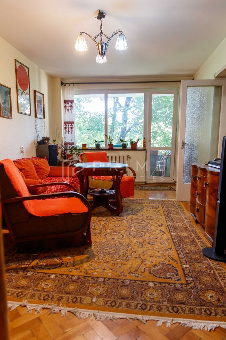 Apartament spațios cu 3 camere, decomandat – Zona 7 Noiembrie / UMFST